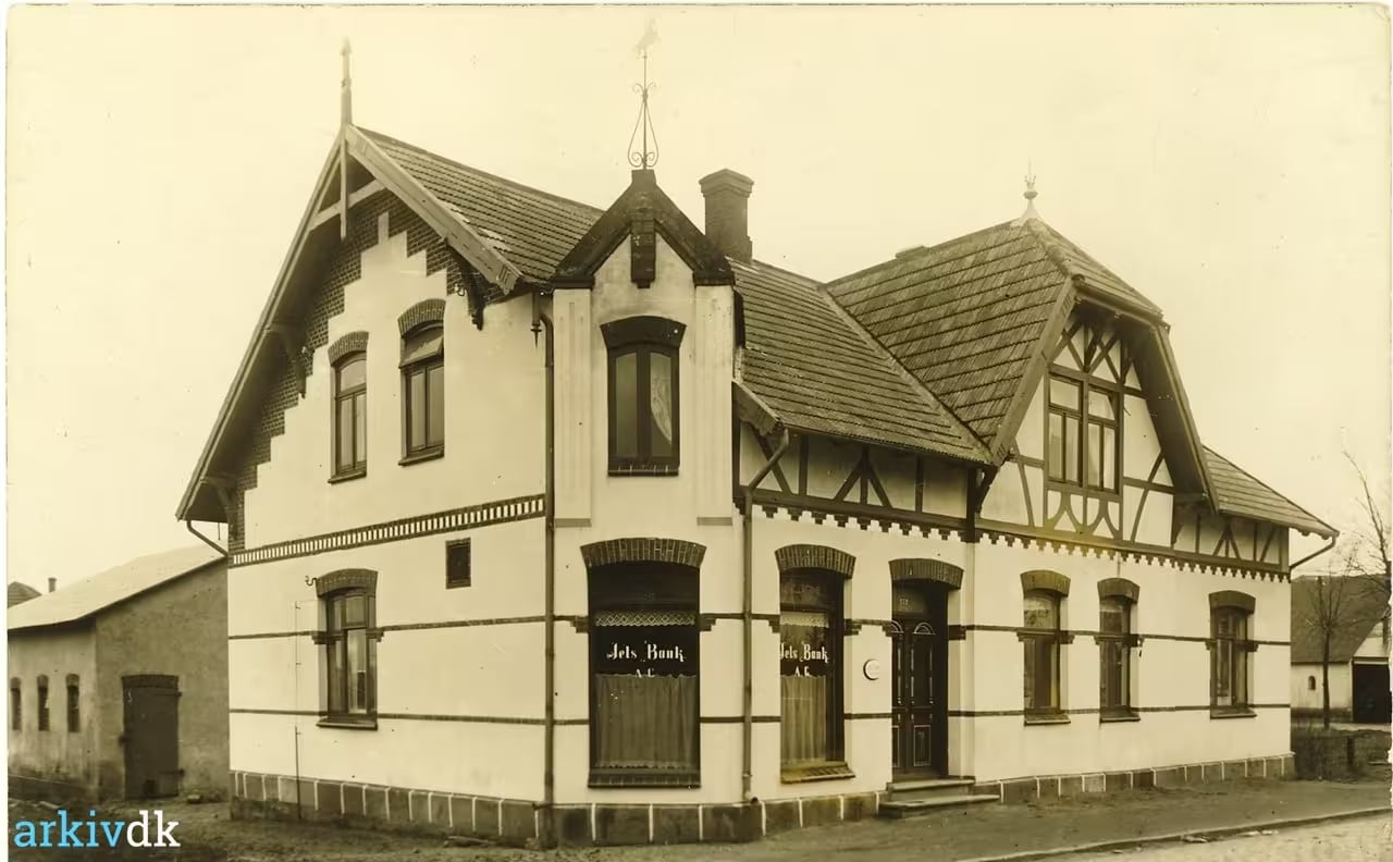 Søndergade 3 Jels Bank startede i ejendommen, senere skobutik og værksted